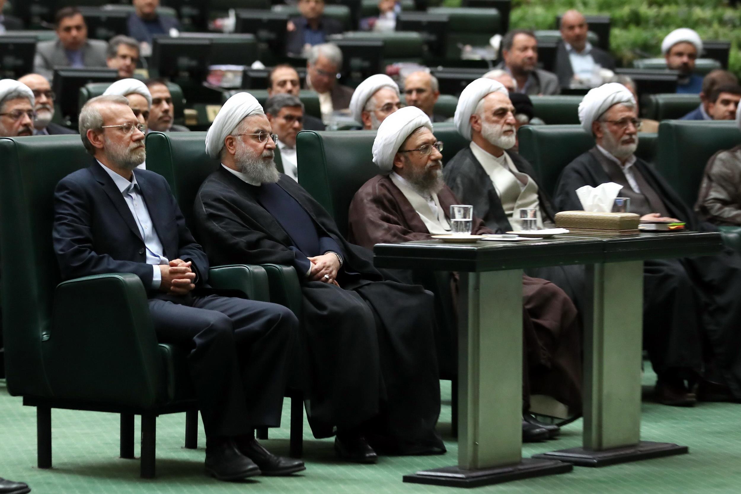 نخستین نشست سران و مسئولان قوای مجریه، مقننه و قضائیه